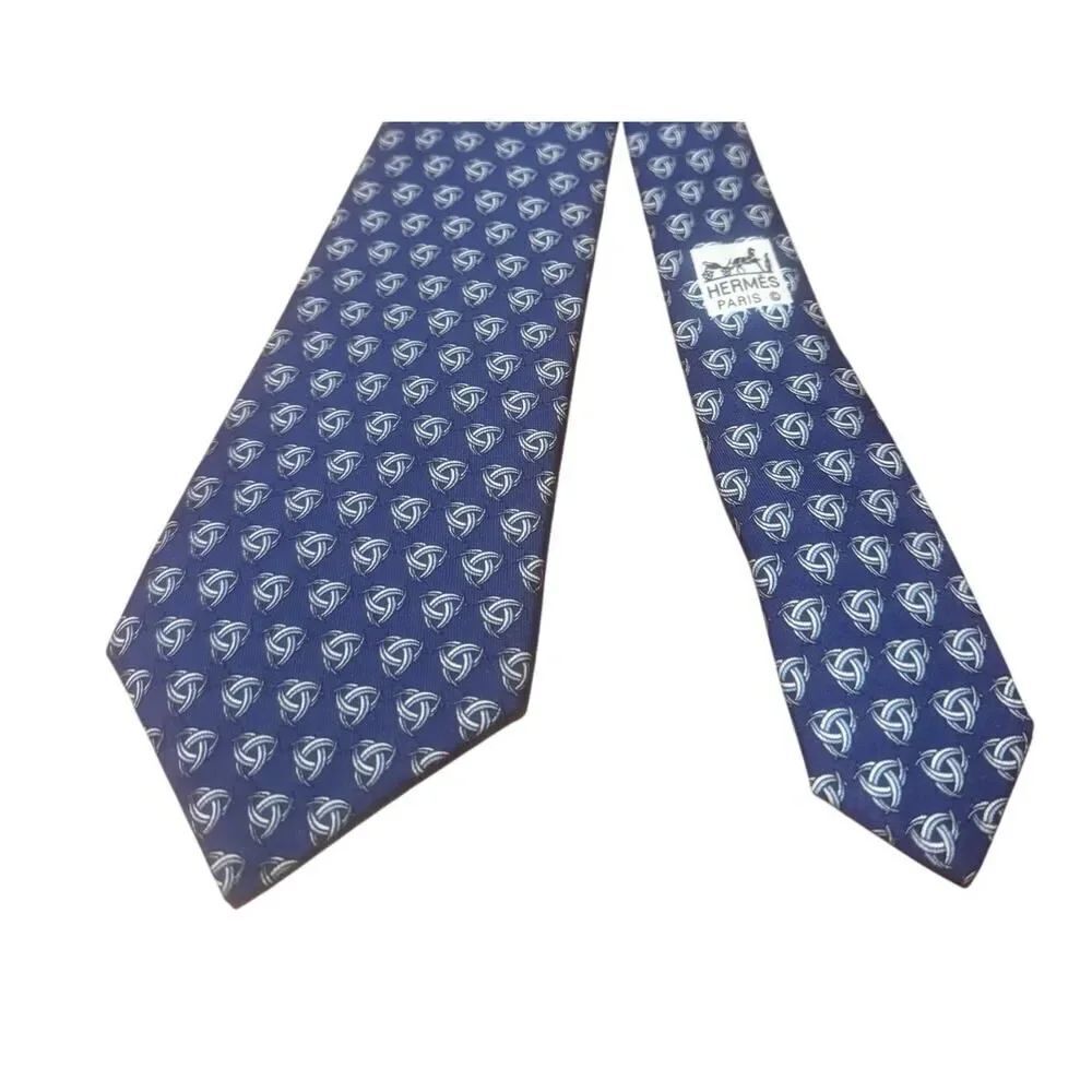 Hermès 100% Silk Tie – Chained Buckle Horse Bit Print – Luxury Designer Necktie
